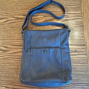 Elliott Lucca Grey Supple Leather Crossbody Bag Outside Pockets Zip Closure